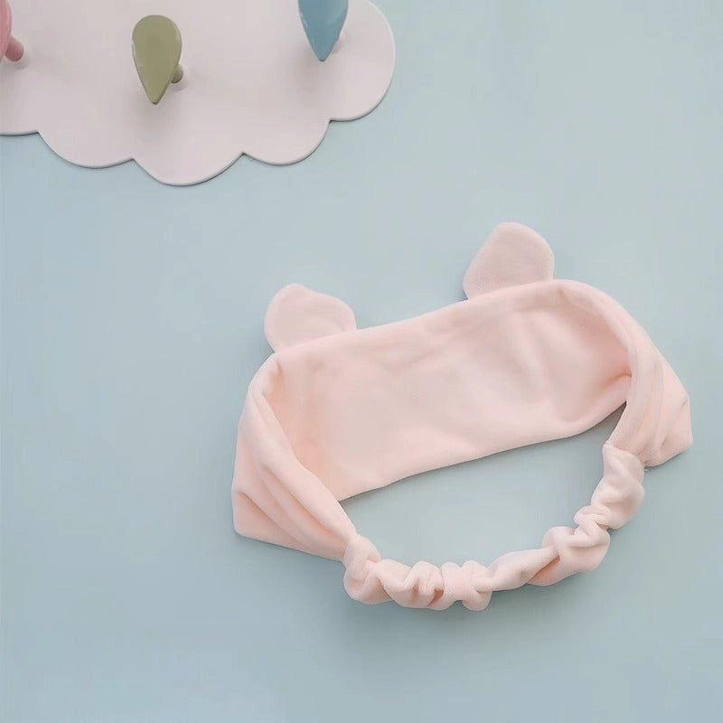 Adorable pig-themed headband, perfect for skincare and cleansing