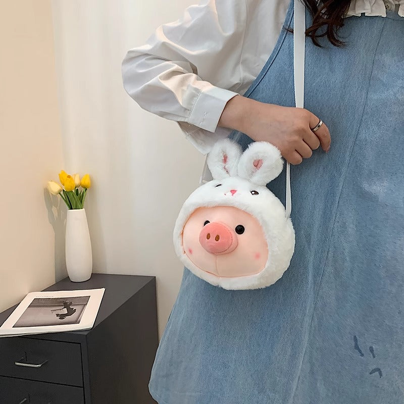 Detailed handle of Cartoon Pig Plush Bag, easy to carry and versatile for everyday use.